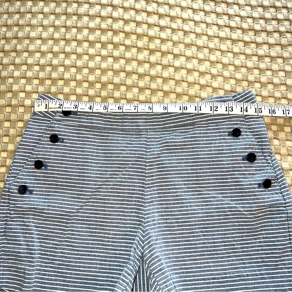 Banana Republic Womens Size 2 Blue/Gray & White Stripe Nautical Short Casual - Picture 5 of 7